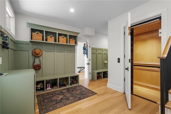 Photo - 1381 Wessyngton Rd NE