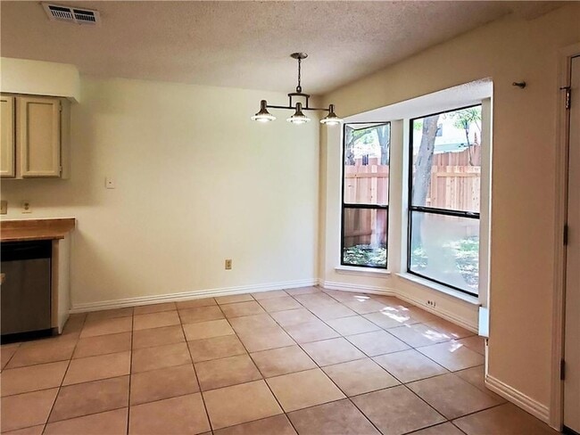 Photo - 1919 Klattenhoff Dr
