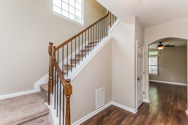 Photo - 332 Pinehurst Way