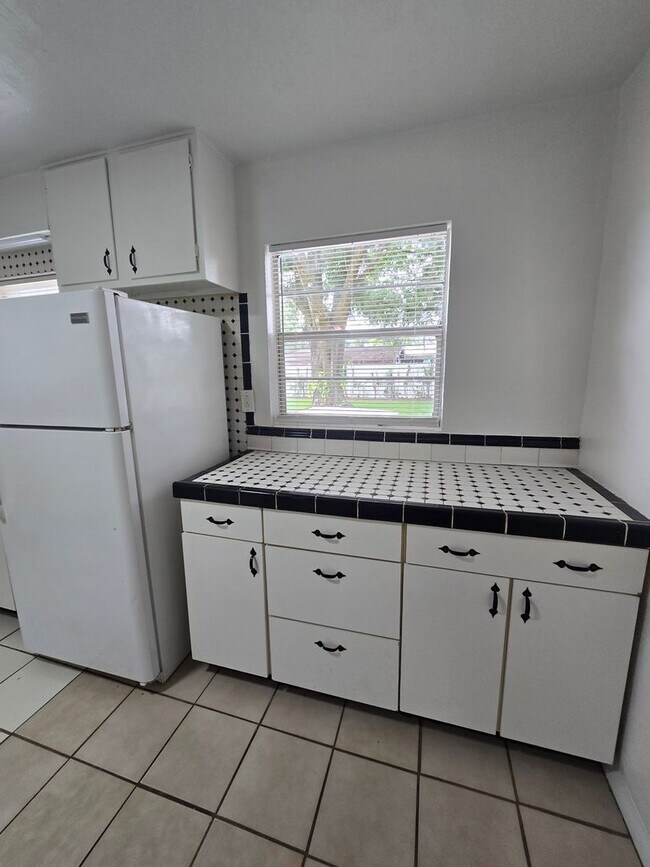 Photo - 1905 E Linda St