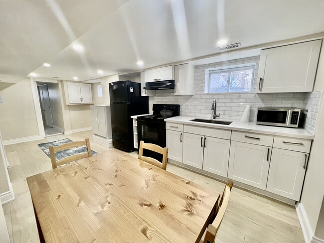 Photo - 120 Eastchester Av