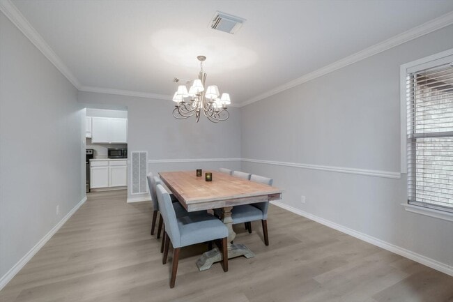 Photo - 834 Quitman Oak