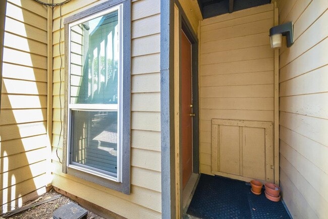 Photo - 1000 W 26th St Unit 114