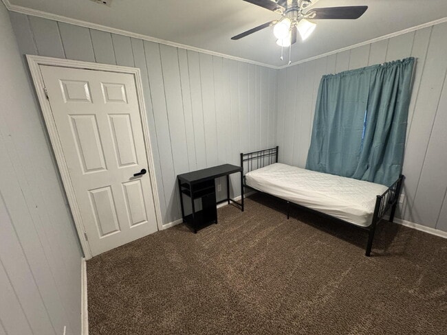 Photo - Private Bedroom Near University of South Alabama – Student-Friendly Home Unit Room #3