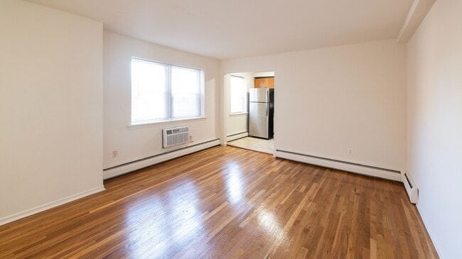 Step into the inviting interiors of Dorchester House Apartments. Enjoy spacious layouts with ample natural light and modern amenities. This is the perfect place to call home. Schedule your tour today and see for yourself! - Dorchester House