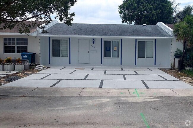 Building Photo - 4821 SW 129th Ave Rental