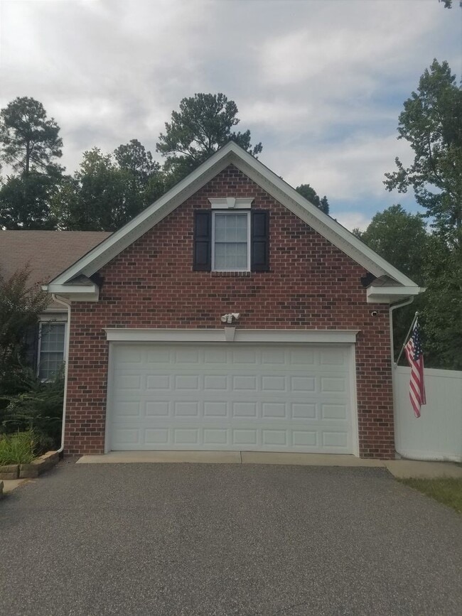 Photo - Beautiful transitional 4 bedroom brick ran...