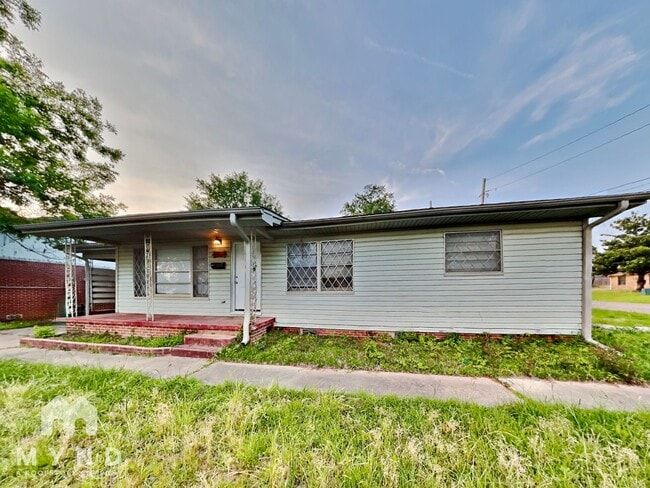 Photo - 302 Mc Cartney Blvd House