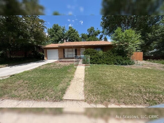 Building Photo - 1004 Vega Dr