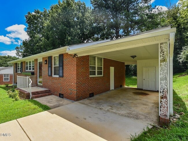 Photo - 852 Hadley Rd