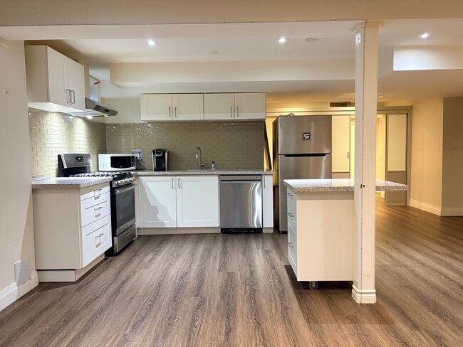 Building Photo - 1543 Polesden Dr Unit Basement Apartment 1.5 Bed