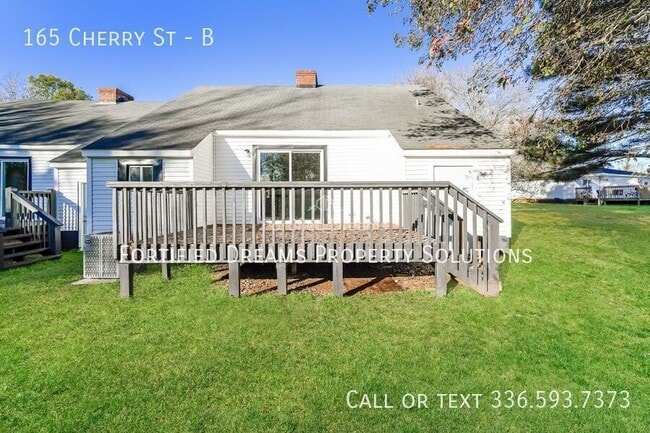 Building Photo - 165 Cherry Dr Unit B