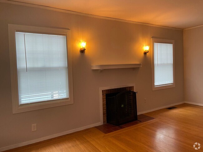 Building Photo - Great 2 Bedroom 1 Bathroom Home in Land Park