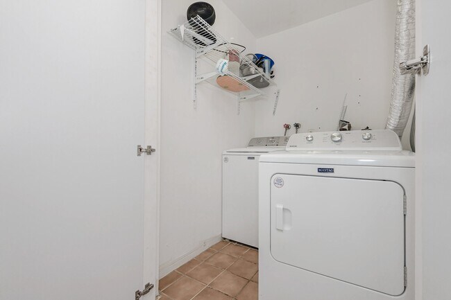 Photo - 2275 SE 6th St Unidad 2