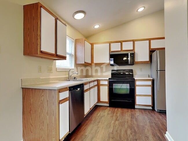 Photo - 547 Rosebud Cir