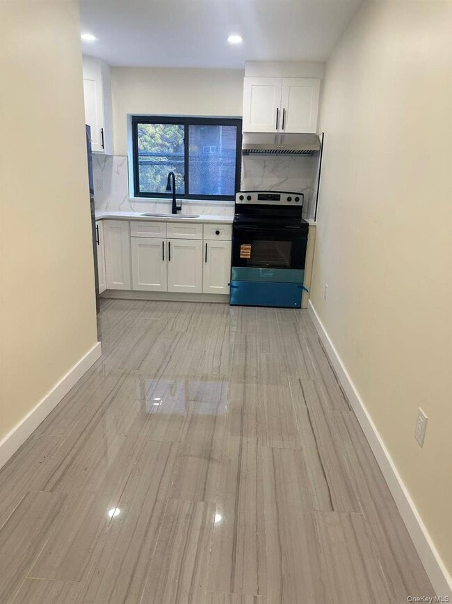 Building Photo - 39-17 Greenpoint Ave Unit 2L