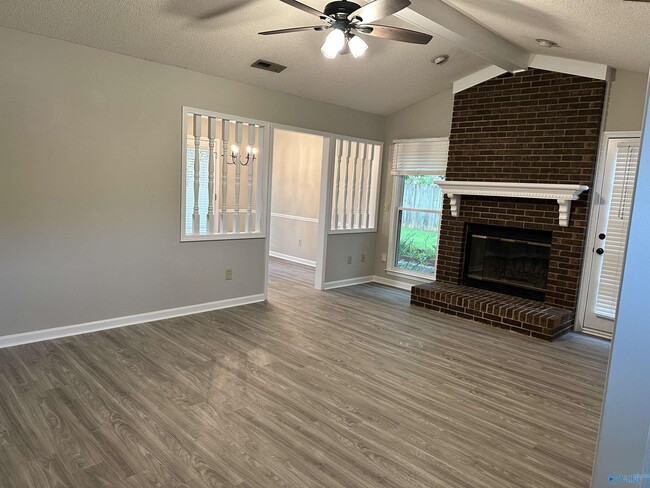 Photo - 108 Brass Oak Dr