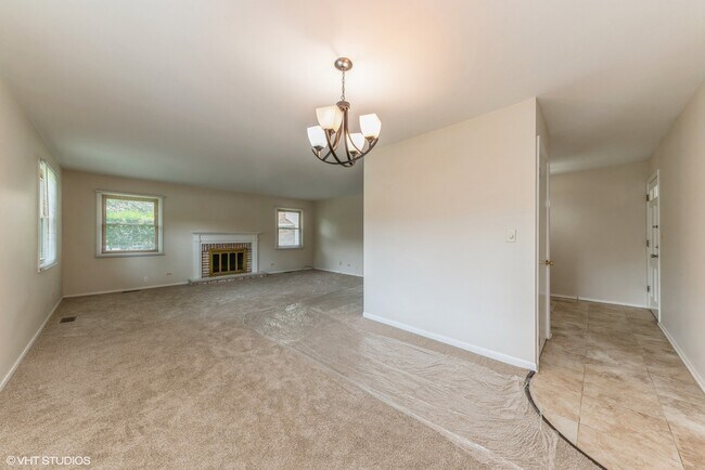 Photo - 380 Checker Dr