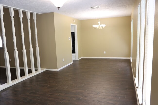 Photo - 2215 Silver Falls Dr