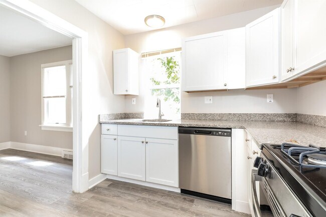 Photo - 856 Broad St