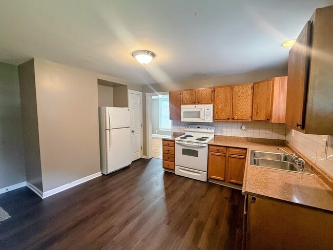 Photo - Three bedroom 1.5 bathroom home for rent