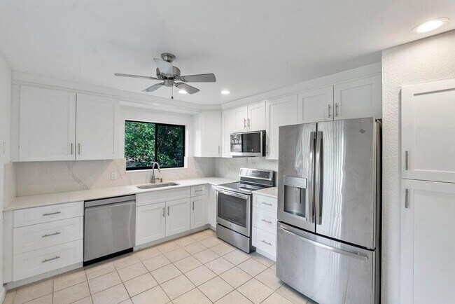 Photo - 5720 Coach House Cir