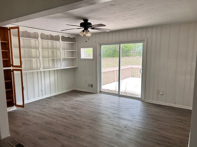 Photo - 5007 Spring Hill Dr