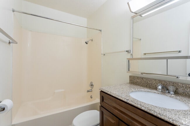 2 BR, 1.5 BA - 900 SF