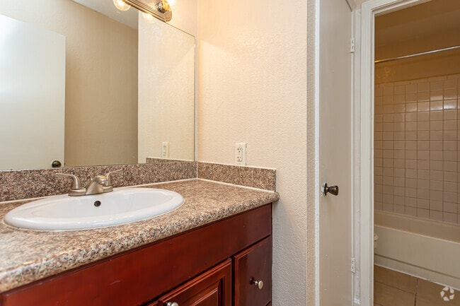 1BR, 1BA - 790SF