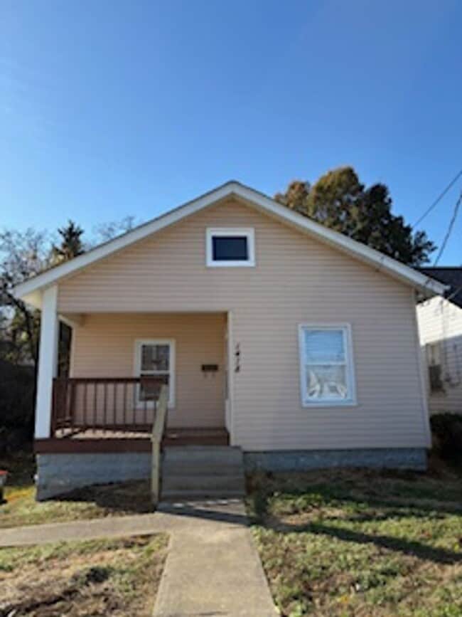 Building Photo - 2 Bedroom 1 Bathroom Home Available Now