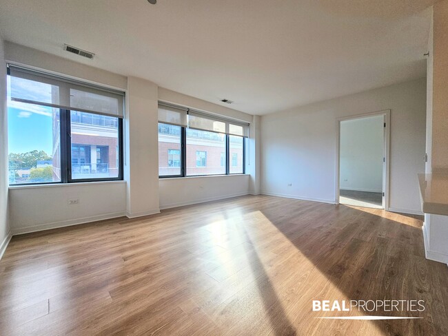 Photo - 548 W Webster Ave