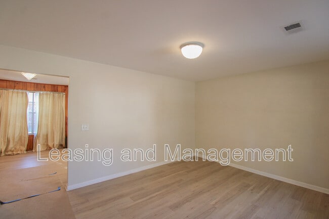 Photo - 305 Millcreek Dr