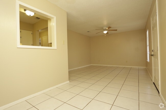2 BD, 1 BA - 856 SF