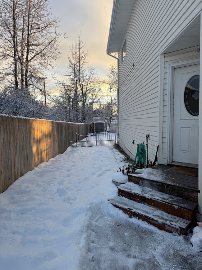 Sideyard/Front Door - 6522 E 9th Ave