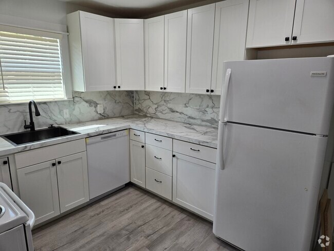 Building Photo - Levens St Duplex Rental