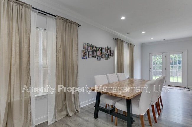 Photo - 614 Rolfe St