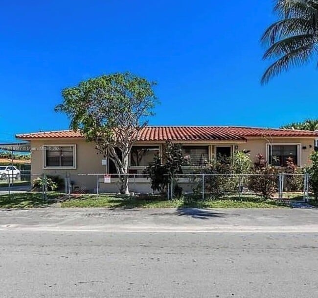 Building Photo - 1801 SW 25th Ave Unit 1801