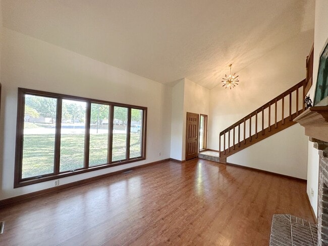 Photo - AVAILABLE NOW! Updated 3 Bed/2.5 Bath, 2 Car Garage - Close to Purdue & West Laf. Schools