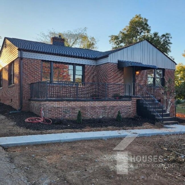 Building Photo - 8 Dargan St