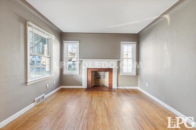 Photo - 4336 Lyman Ave