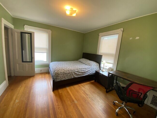 Rm#3 224sqft(16x14)