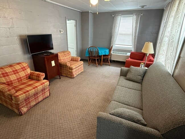 Building Photo - 242 N Worthy St Rental