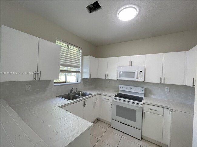 Photo - 2865 SE 15th Rd