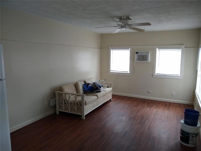 Photo - 205 52nd Ave Dr W