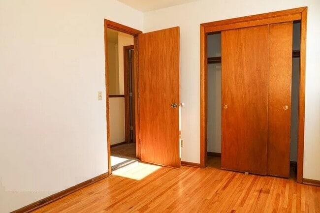 Photo - 3237 Douglas Dr N