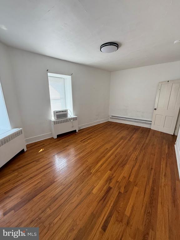 Building Photo - 300 S Main St Rental