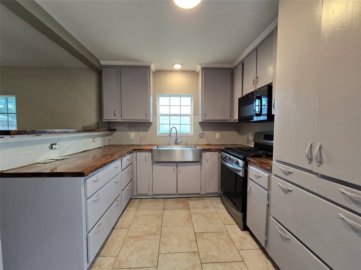 Photo - 19736 Dunbar Ave