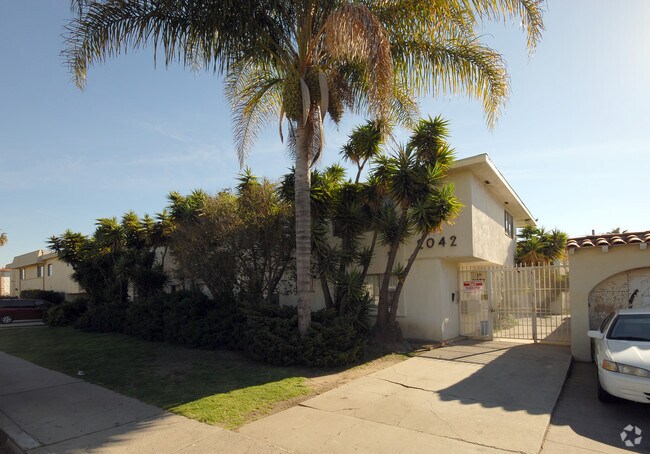 2042 S Holt Ave