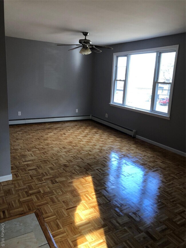 Photo - 231-10 145th Ave