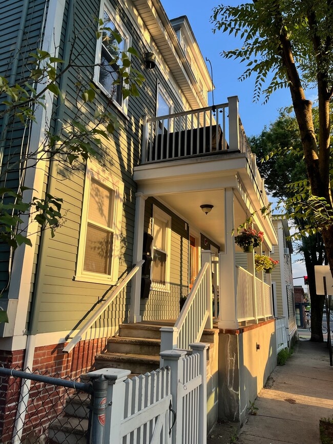 Building Photo - 5 Granite St Unit 2R Rental
